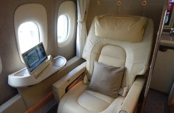 Penumpang Pesawat Wajib Tahu, Ternyata Ini Lho Perbedaan <i>First</i> dan <i>Business Class</i> Penumpang Pesawat Wajib Tahu, Ternyata Ini Lho Perbedaan <i>First</i> dan <i>Business Class</i>