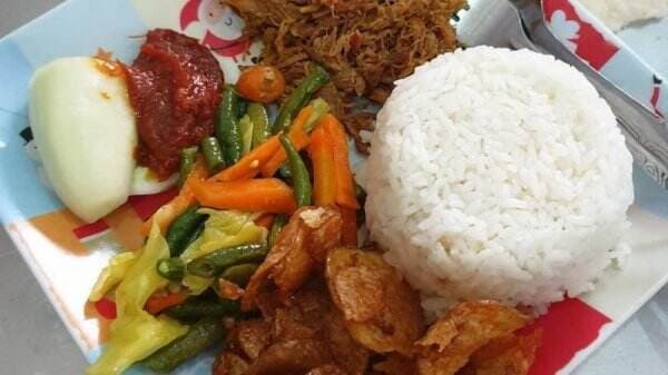 5 Kuliner Nasi Campur Paling Enak di Surabaya, Rasanya Gak Bikin Lidah Bosan!