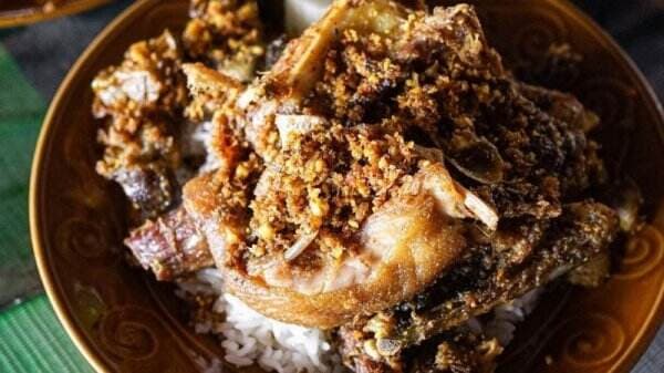 15 Tempat Makan Bebek Goreng Terkenal di Surabaya, Lezatnya Gak Bakal Kecewain Lidahmu!