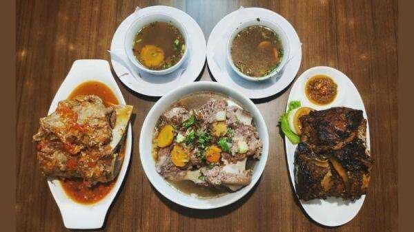 10 Tempat Makan Dekat Stasiun Wonokromo Surabaya, Kuliner Kota Pahlawan Lezatnya Tiada Lawan! 10 Tempat Makan Dekat Stasiun Wonokromo Surabaya, Kuliner Kota Pahlawan Lezatnya Tiada Lawan!