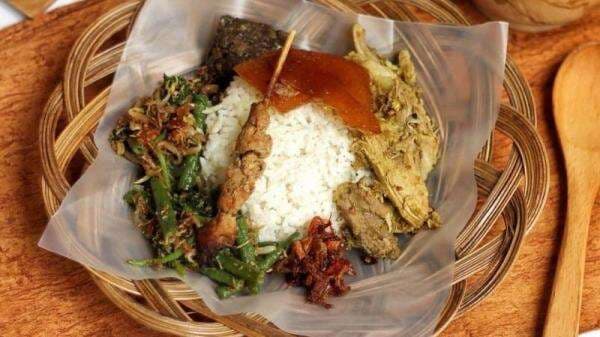 7 Rekomendasi Babi Guling Terenak di Jakarta dan Sekitarnya, <i>Juicy</i> Banget! 7 Rekomendasi Babi Guling Terenak di Jakarta dan Sekitarnya, <i>Juicy</i> Banget!