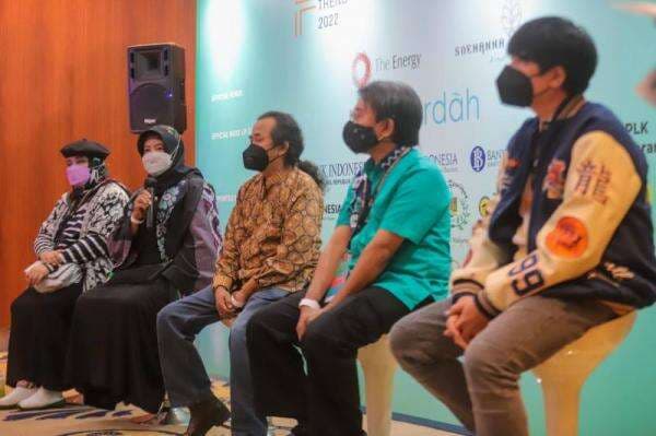 Jakarta Fashion Trend 2022 Hadirkan Kolaborasi Fesyen dan Seni, Ini Foto-fotonya! Jakarta Fashion Trend 2022 Hadirkan Kolaborasi Fesyen dan Seni, Ini Foto-fotonya!
