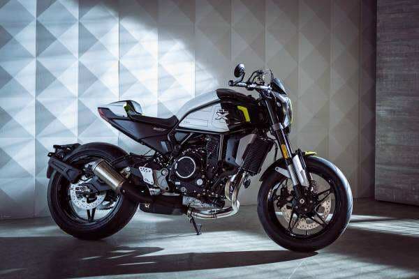 Gabungkan Roadster dan Cafe Racer, CFMoto 700CL-X 2022 Resmi Meluncur