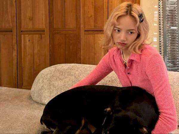 Gaya Rambut Lisa BLACKPINK Tanpa Poni Curi Perhatian, Lebih Cute! Gaya Rambut Lisa BLACKPINK Tanpa Poni Curi Perhatian, Lebih Cute!