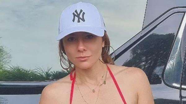 Seksinya Wulan Guritno Pakai Bra Merah dan Celana Transparan, Ada yang Menerawang! Seksinya Wulan Guritno Pakai Bra Merah dan Celana Transparan, Ada yang Menerawang!