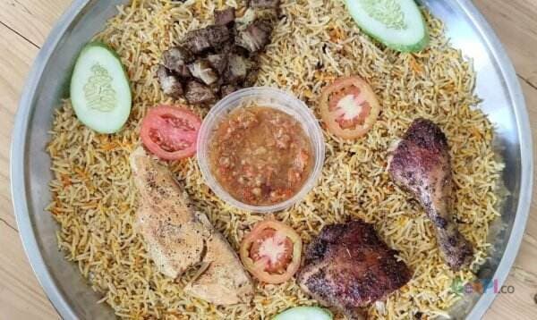 Sensasi Makan Ala Sultan Arab, Nasi Kebuli Bertabur Emas, Cobain