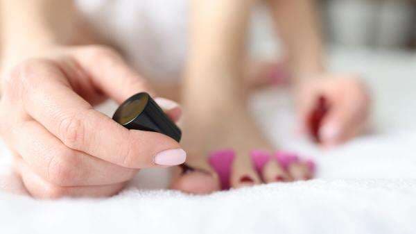 9 Alat Yang Wajib Disiapkan Saat Ingin Manicure Pedicure Di Rumah 9 Alat Yang Wajib Disiapkan Saat Ingin Manicure Pedicure Di Rumah