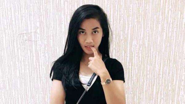 Montok Pakai Dress Putih Ketat, Shafira Ika Putri Siap Terbang ke Turki Montok Pakai Dress Putih Ketat, Shafira Ika Putri Siap Terbang ke Turki