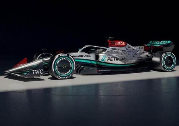 Kembali Pakai <i>Livery Silver</i>, Mercedes AMG Petronas Pamer Mobil W13 untuk F1 2022