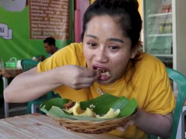 Sedapnya Nasi Balap Puyung Dibungkus Daun Pisang, Cocok buat Bekal Nonton MotoGP Mandalika