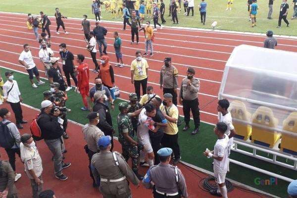 Liga 3: Pelatih Belitong FC Ngamuk Lawan Persikota, Sebut Rasis Liga 3: Pelatih Belitong FC Ngamuk Lawan Persikota, Sebut Rasis