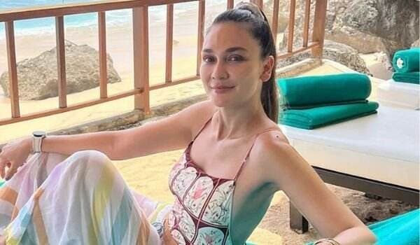 4 Potret Luna Maya Pakai Swimsuit di Bali, Netizen: Bikin Jiwa Raga Bergejolak