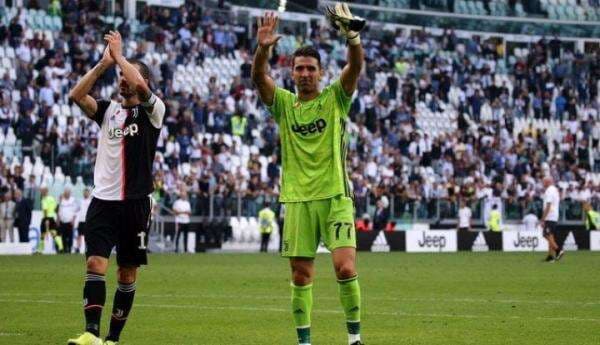 Gianluigi Buffon Perpanjang Kontrak di Parma Hingga 2024 Gianluigi Buffon Perpanjang Kontrak di Parma Hingga 2024