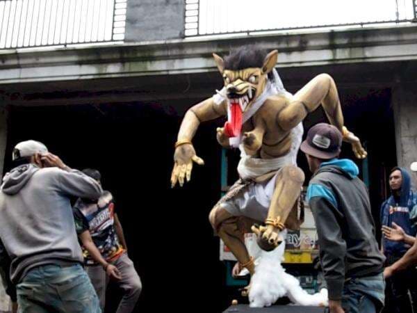 Jelang Perayaan Nyepi, Pemuda Suku Tengger Bromo Membuat Ogoh-ogoh Jelang Perayaan Nyepi, Pemuda Suku Tengger Bromo Membuat Ogoh-ogoh