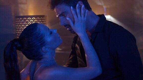 Film dan Serial Netflix Dewasa yang Menarik Ditonton Bareng Pasangan, Menggairahkan! Film dan Serial Netflix Dewasa yang Menarik Ditonton Bareng Pasangan, Menggairahkan!