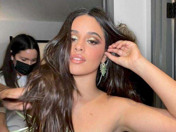 Camila Cabello Suguhkan Musik Latin yang Kental di Singel Baru Bareng Ed Sheeran 'Bam Bam' Camila Cabello Suguhkan Musik Latin yang Kental di Singel Baru Bareng Ed Sheeran 'Bam Bam'