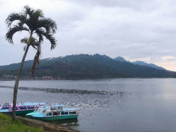 Pesona Selorejo, Bendungan Instagramable yang Dikelilingi Tiga Gunung