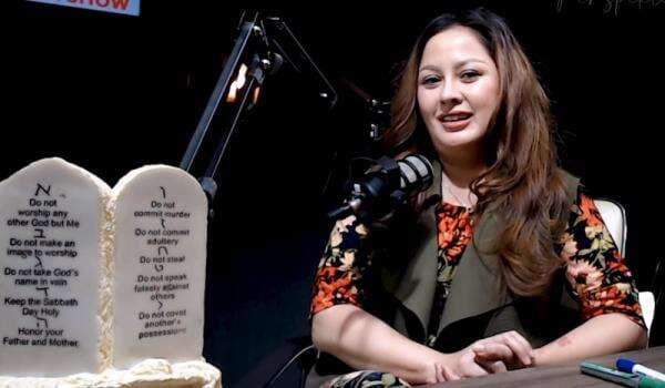 Aktris <i>Bajaj Bajuri</i> Jovanka Mardova Pindah Agama setelah Sempat Depresi akibat Perceraian Aktris <i>Bajaj Bajuri</i> Jovanka Mardova Pindah Agama setelah Sempat Depresi akibat Perceraian