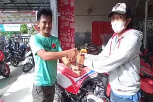 Viral, Seorang Pria di Pinrang Barter Badik dengan Mobil dan Motor
