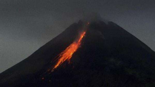 Gunung Merapi Luncurkan Awan Panas hingga Bunker Kaliadem Gunung Merapi Luncurkan Awan Panas hingga Bunker Kaliadem