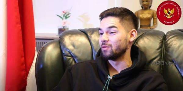 Demi Lancar Berkomunikasi dengan Rekan di Timnas Indonesia, Sandy Walsh <i>Getol</i> Belajar Bahasa Indonesia Demi Lancar Berkomunikasi dengan Rekan di Timnas Indonesia, Sandy Walsh <i>Getol</i> Belajar Bahasa Indonesia