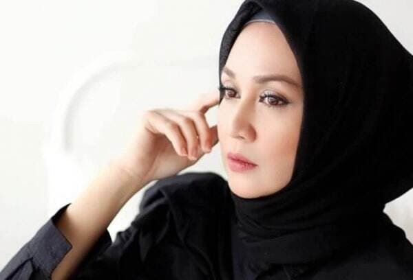 Profil Biodata Dina Lorenza, Artis Senior yang Terjun ke Dunia Politik