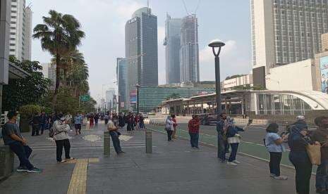 Dari Cilandak ke Bunderan HI, Bapak Ini Penuh Antusias Sambut Parade MotoGP