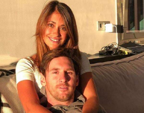 Lihat Langsung Lionel Messi Dicemooh Fans PSG, sang Istri Hampir Menangis di Tribun Penonton Lihat Langsung Lionel Messi Dicemooh Fans PSG, sang Istri Hampir Menangis di Tribun Penonton