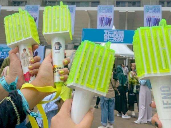 Tiga Barang yang Sering Dikoleksi Penggemar K-Pop Tiga Barang yang Sering Dikoleksi Penggemar K-Pop