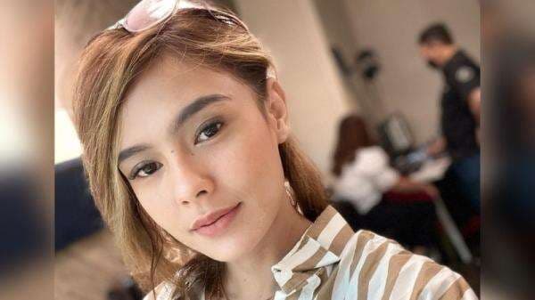 5 Potret Angie Ang yang Viral Diberi Marc Marquez Hadiah, Sempat Dikira Kunci Kamar Hotel! 5 Potret Angie Ang yang Viral Diberi Marc Marquez Hadiah, Sempat Dikira Kunci Kamar Hotel!