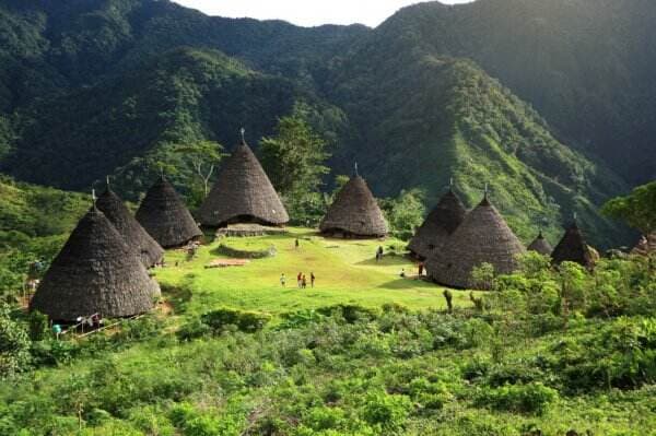 Pesona Desa Wae Rebo, Surga di Atas Awan yang Menawan