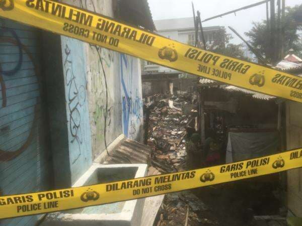 23 Rumah di Kemanggisan Terbakar, Diduga dari Kebocoran Tabung Gas 23 Rumah di Kemanggisan Terbakar, Diduga dari Kebocoran Tabung Gas
