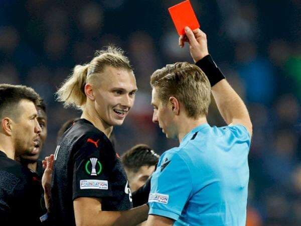 5 Pesepakbola yang tak Pernah Dikartu Merah, dari Legenda Real Madrid hingga Barcelona 5 Pesepakbola yang tak Pernah Dikartu Merah, dari Legenda Real Madrid hingga Barcelona