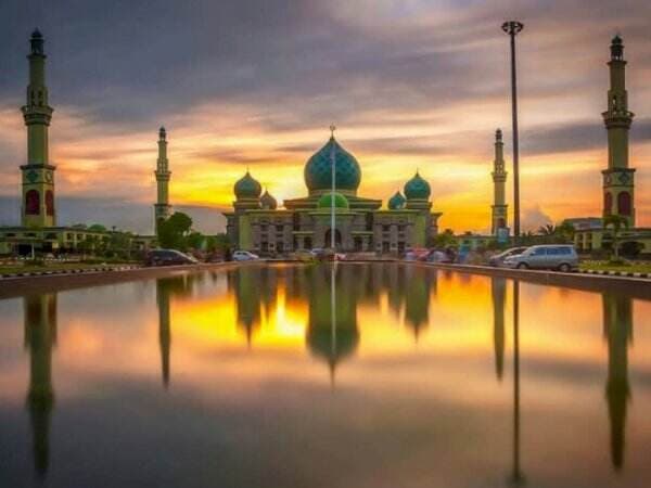 Mirip Taj Mahal, Masjid di Pekanbaru Punya Menara Melambangkan 4 Sahabat Rasulullah SAW