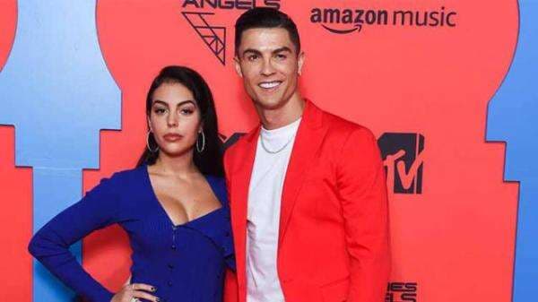 Georgina Rodriguez Pamer Perut Buncit, Cristiano Ronaldo Siap Sambut Bayi Kembar Georgina Rodriguez Pamer Perut Buncit, Cristiano Ronaldo Siap Sambut Bayi Kembar