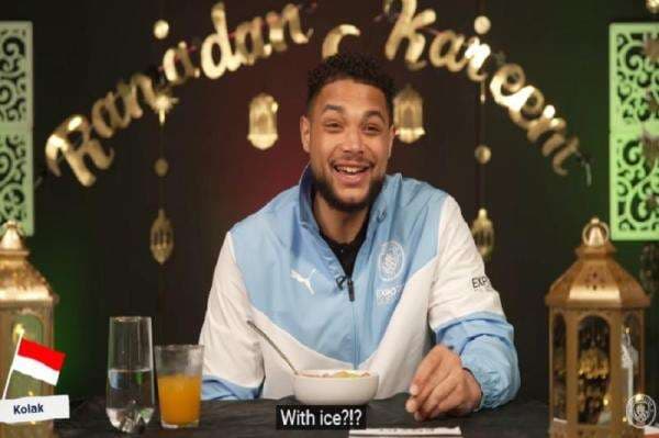 Pemain Manchester City Bernardo Silva dan Zack Steffen Cicipi Kolak Pisang Khas Indonesia, Wow Ini Sangat Enak! Pemain Manchester City Bernardo Silva dan Zack Steffen Cicipi Kolak Pisang Khas Indonesia, Wow Ini Sangat Enak!