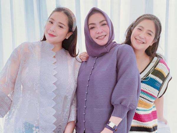 Ultah ke-60, Rieta Amilia Ibu Nagita Slavina Gugat Cerai Suaminya untuk Kedua Kalinya Ultah ke-60, Rieta Amilia Ibu Nagita Slavina Gugat Cerai Suaminya untuk Kedua Kalinya