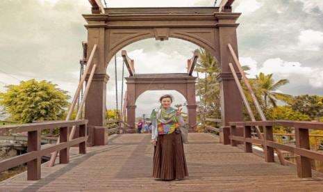 Tamasya Kota Inten di Batavia: Ki Alang Mengajar Monyet Baca Kitab Tamasya Kota Inten di Batavia: Ki Alang Mengajar Monyet Baca Kitab