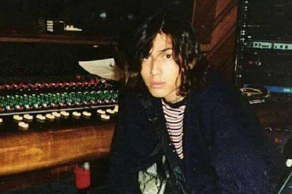 Biodata dan Profil Galang Rambu Anarki, Anak Sulung Iwan Fals yang Kembali Viral Biodata dan Profil Galang Rambu Anarki, Anak Sulung Iwan Fals yang Kembali Viral