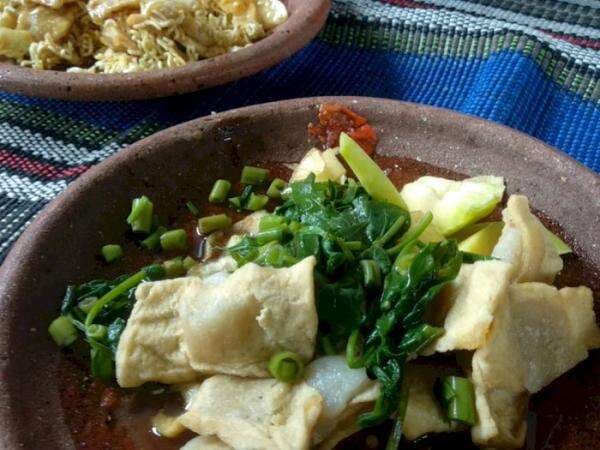 Jual Rujak 'Aneh' Gak Pake Piring, Sehari Cuan Rp700 Ribu! Seenak Apa? Jual Rujak 'Aneh' Gak Pake Piring, Sehari Cuan Rp700 Ribu! Seenak Apa?