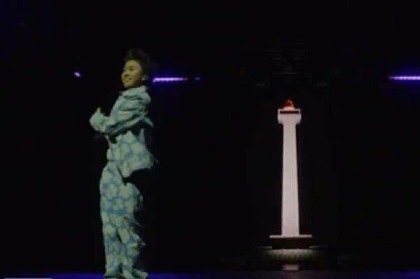 Viral! Rich Brian Bawa Monas ke Panggung Coachella, Netizen: Tetap Cinta Negaranya Viral! Rich Brian Bawa Monas ke Panggung Coachella, Netizen: Tetap Cinta Negaranya