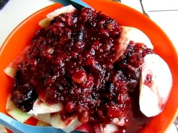 Uji Nyali Makan Rujak ‘Buah Langka’, Rasa Asamnya Sampai Ubun-Ubun! Berani Coba?