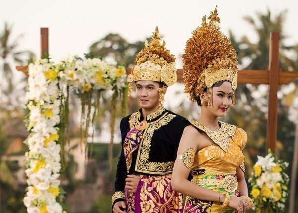 7 Keunikan Pakaian Adat Bali dan Maknanya, dari Kebaya hingga Sabuk 7 Keunikan Pakaian Adat Bali dan Maknanya, dari Kebaya hingga Sabuk
