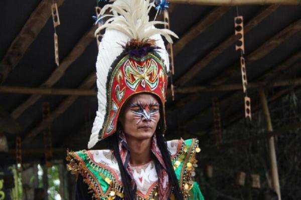 Properti Tari Topeng, Lengkap dengan Alat Musiknya Properti Tari Topeng, Lengkap dengan Alat Musiknya