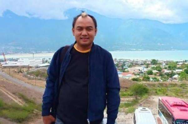 6 Artis Ini Memilih Pensiun dan Fokus Perdalam Agama, Komedian Azis Gagap Urus Pondok Pesantren 6 Artis Ini Memilih Pensiun dan Fokus Perdalam Agama, Komedian Azis Gagap Urus Pondok Pesantren