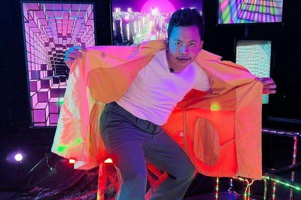 Dustin Tiffani si <i>Zero Logic</i> yang Rezekinya Tak Pernah Ompong Dustin Tiffani si <i>Zero Logic</i> yang Rezekinya Tak Pernah Ompong