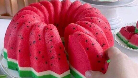 Resep Bolu Kukus Semangka Tanpa Soda Kue, Tetap Ngembang Moms! Resep Bolu Kukus Semangka Tanpa Soda Kue, Tetap Ngembang Moms!