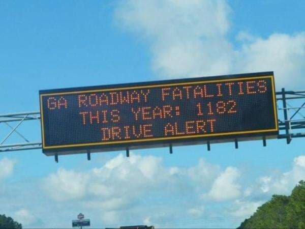 Studi Ungkap Rambu Peringatan Kematian di Jalan Raya Justru Jadi Penyebab Kecelakaan Studi Ungkap Rambu Peringatan Kematian di Jalan Raya Justru Jadi Penyebab Kecelakaan