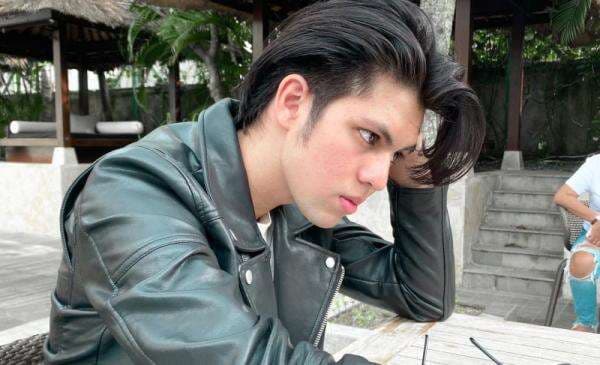 Viral! Pesinetron Ganteng Agoye Mahendra Wajahnya Mirip Galang Rambu Anarki Anak Iwan Fals Viral! Pesinetron Ganteng Agoye Mahendra Wajahnya Mirip Galang Rambu Anarki Anak Iwan Fals