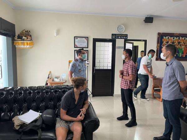 Viral Tari Bugil di Batur Bali, Bule Kanada Urung Diusir, Kenapa? Viral Tari Bugil di Batur Bali, Bule Kanada Urung Diusir, Kenapa?